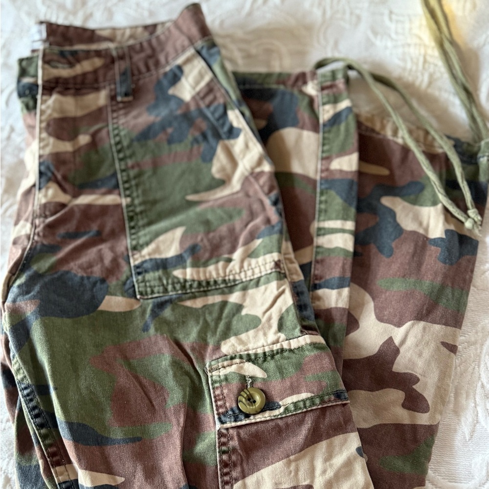 Urban Outfitters Camo Cargo Pants Size 2 Ankle Tie Military 2 Missing Buttons